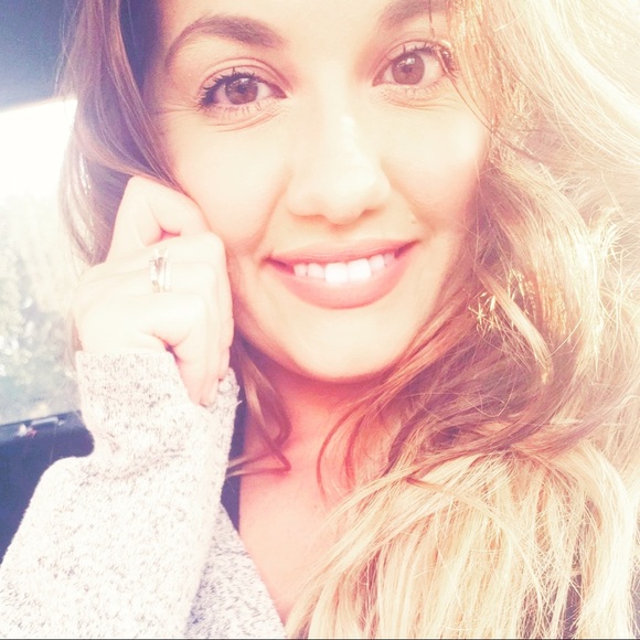 Meet your Posher, Stephanie - Picture 1 of 1